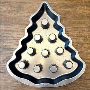 Wilton Christmas Tree Cake Mold non stick